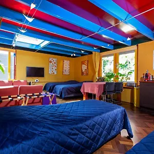 https://dreamtime-houseboat.amsterdamhotelsnl.com